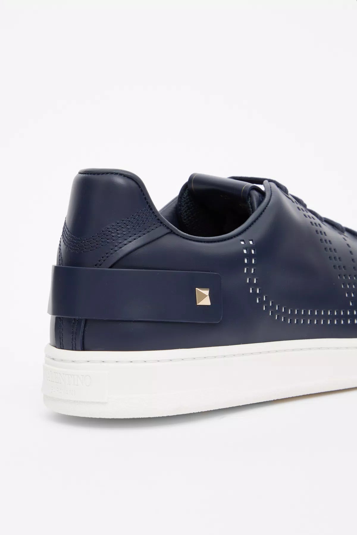 Backnet calfskin trainer