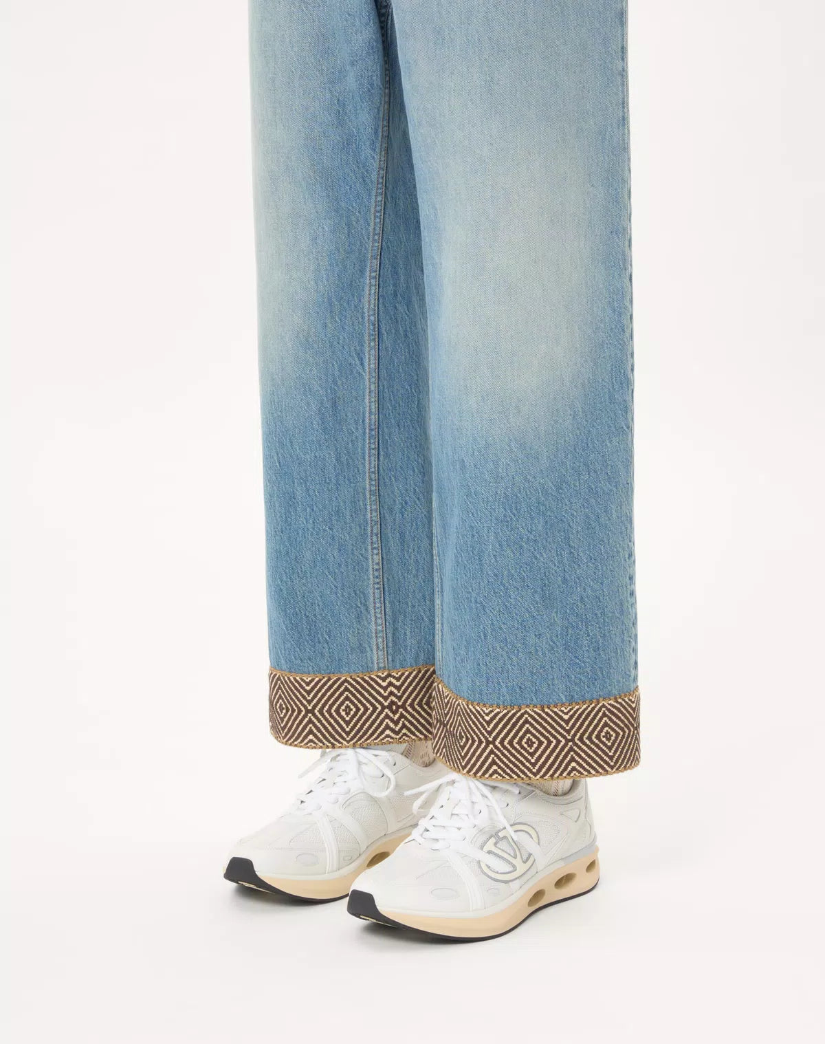 Vlogo easyjog low-top sneaker in calfskin and fabric