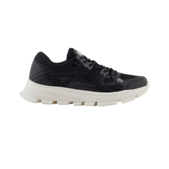 Sneakers with contrasting details