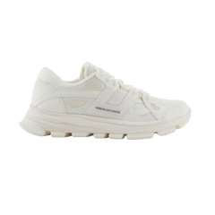 Sneakers with contrasting details