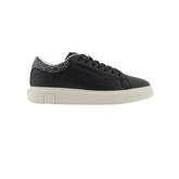 Sneakers with detail on the back