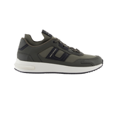 Sneakers with contrasting details