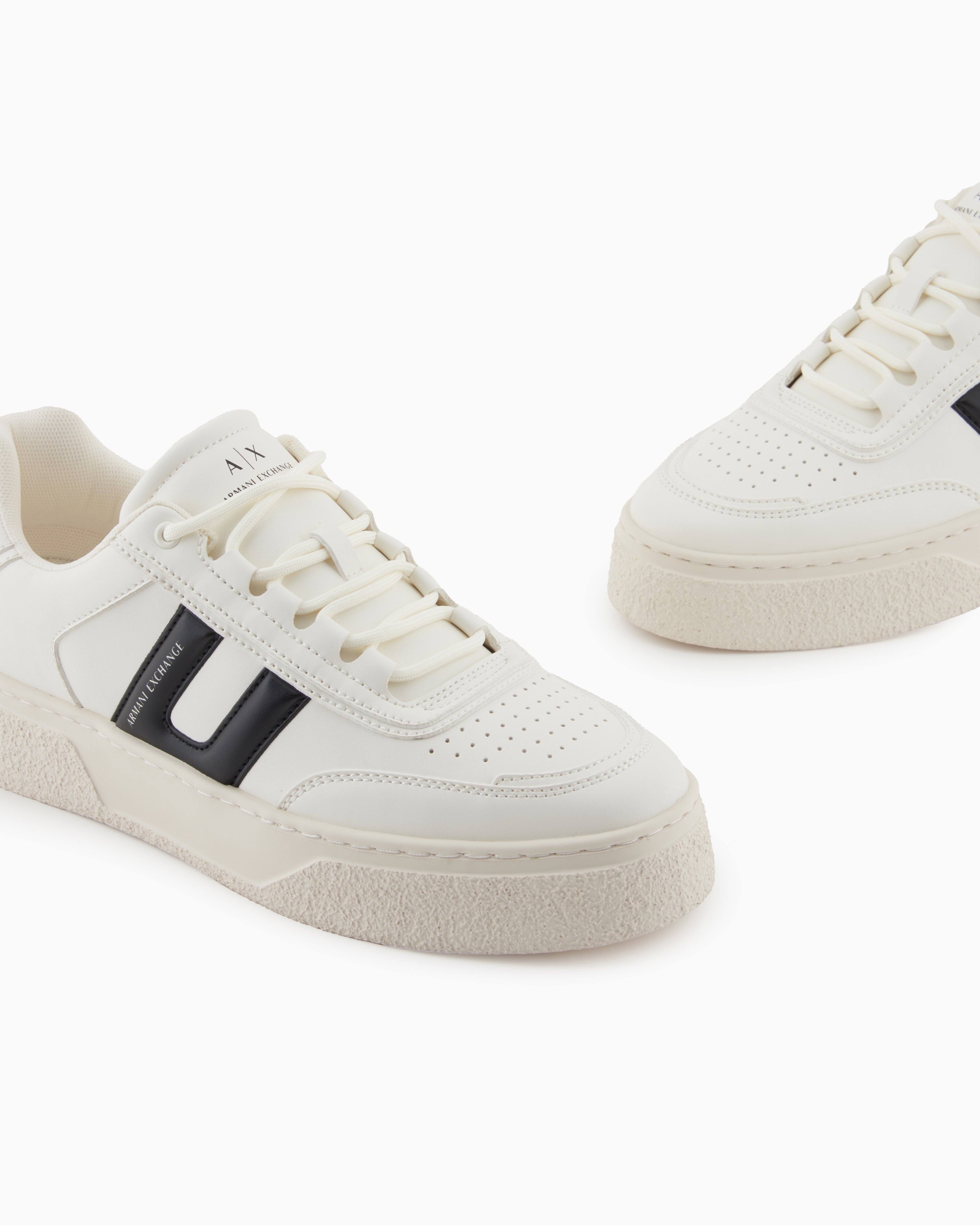 Sneakers with side detail