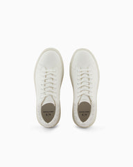 Sneakers with detail on the back