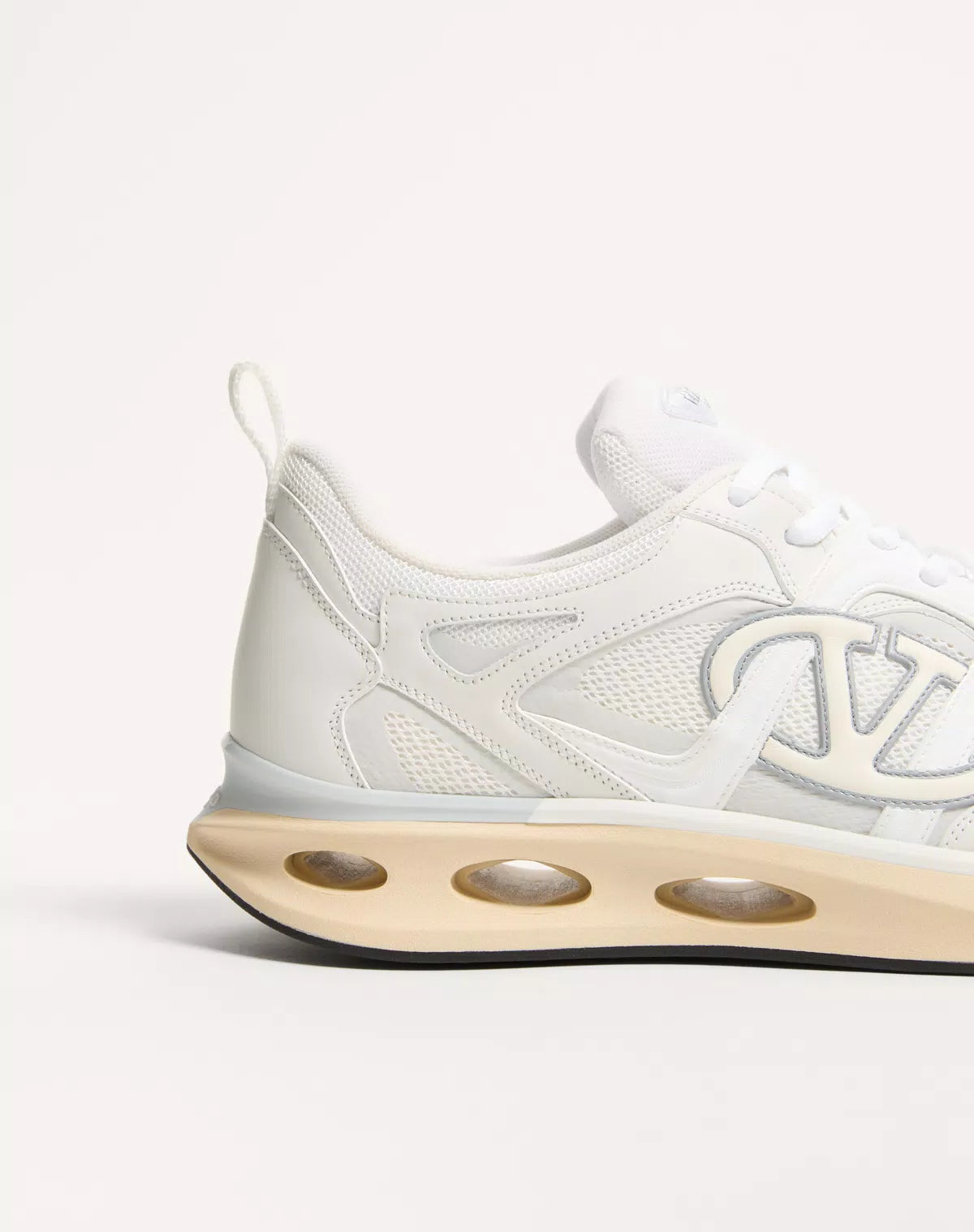 Vlogo easyjog low-top sneaker in calfskin and fabric