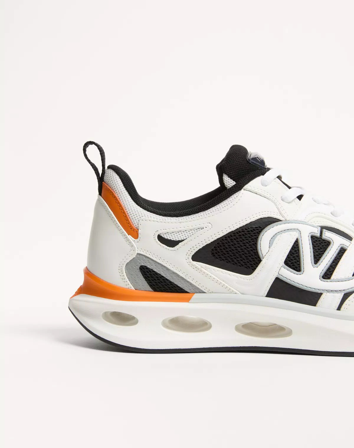 Vlogo easyjog low-top sneaker in calfskin and fabric