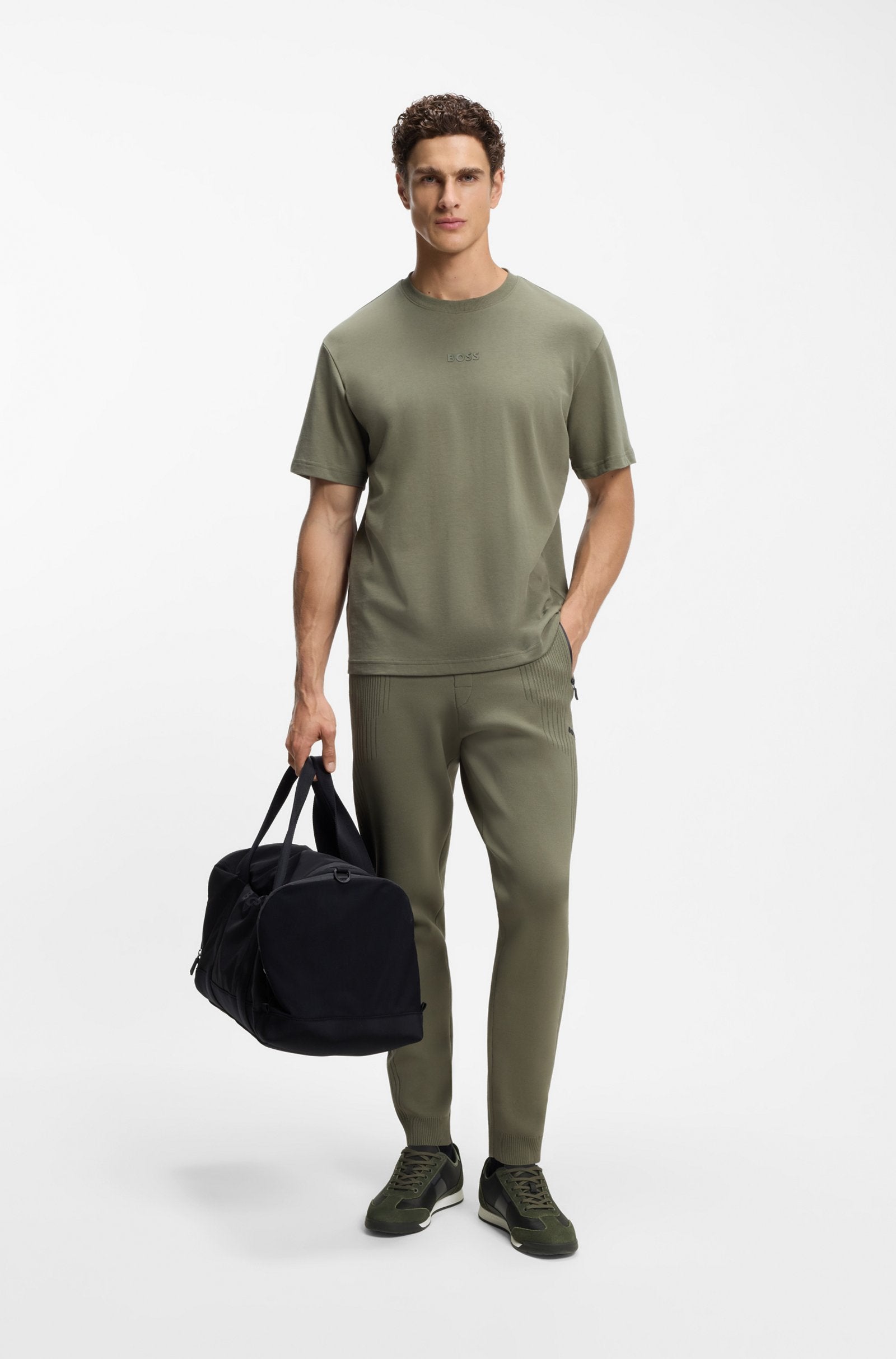 Low-top trainers with structured trims