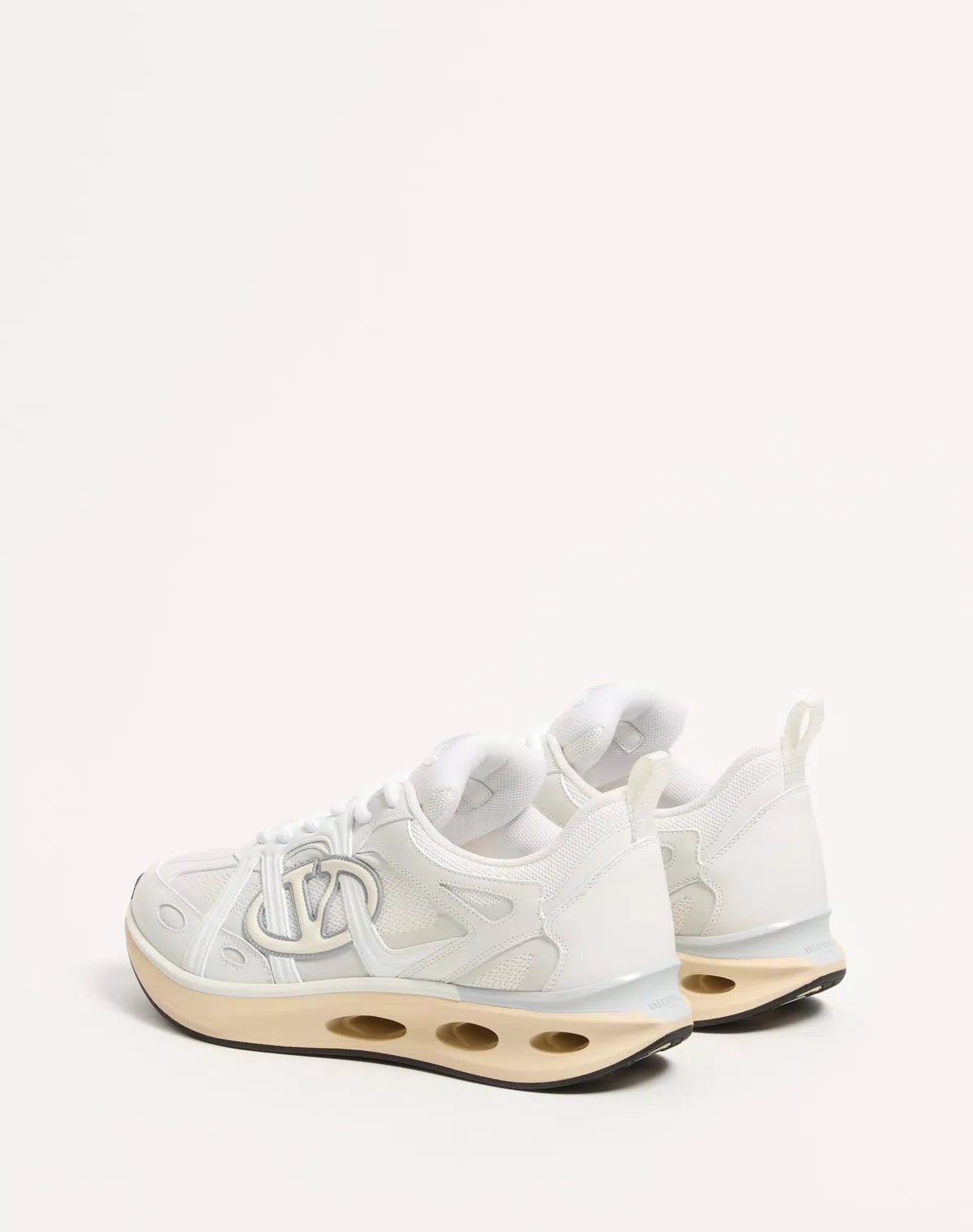Vlogo easyjog low-top sneaker in calfskin and fabric