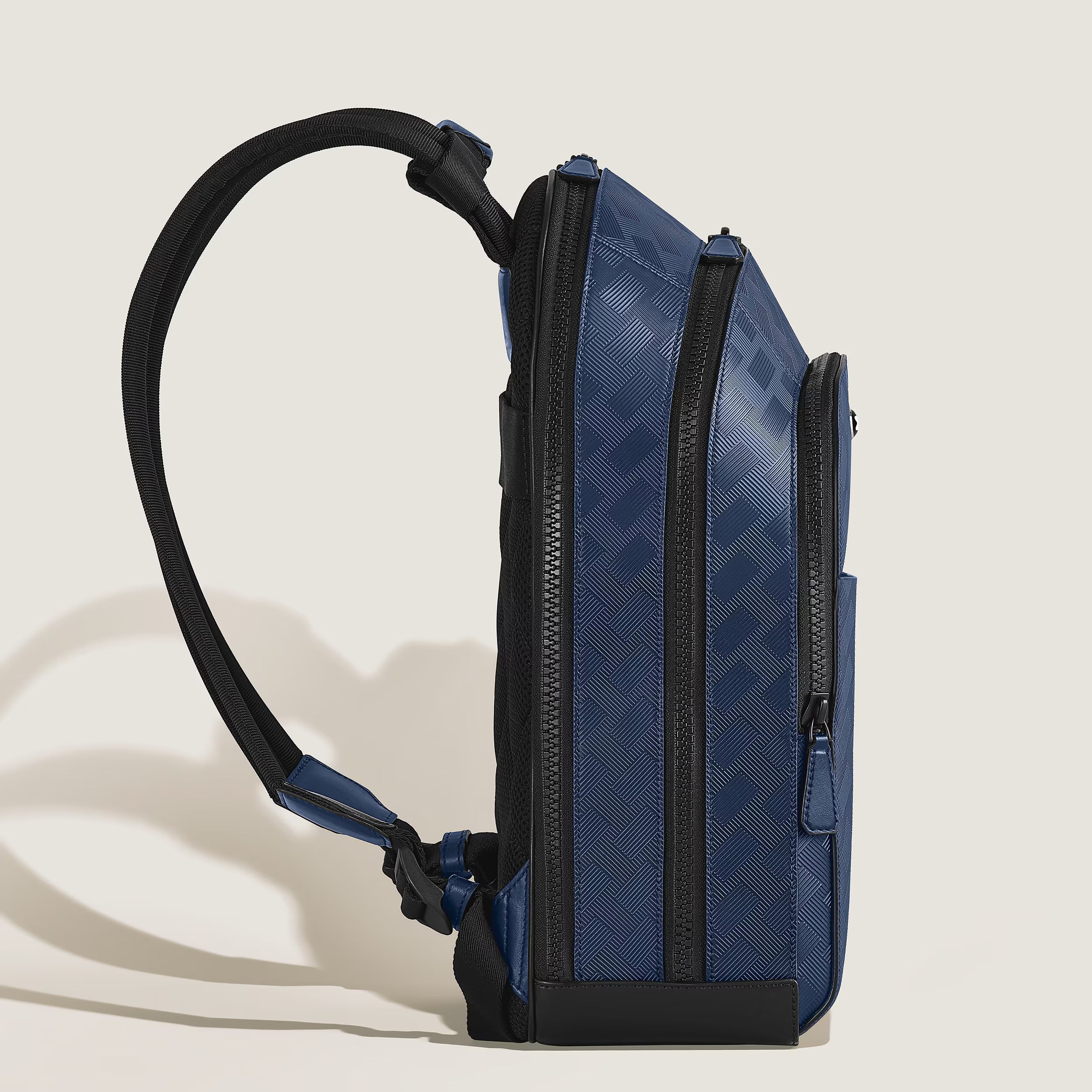 Large Backpack with 3 Compartments in Extreme Leather