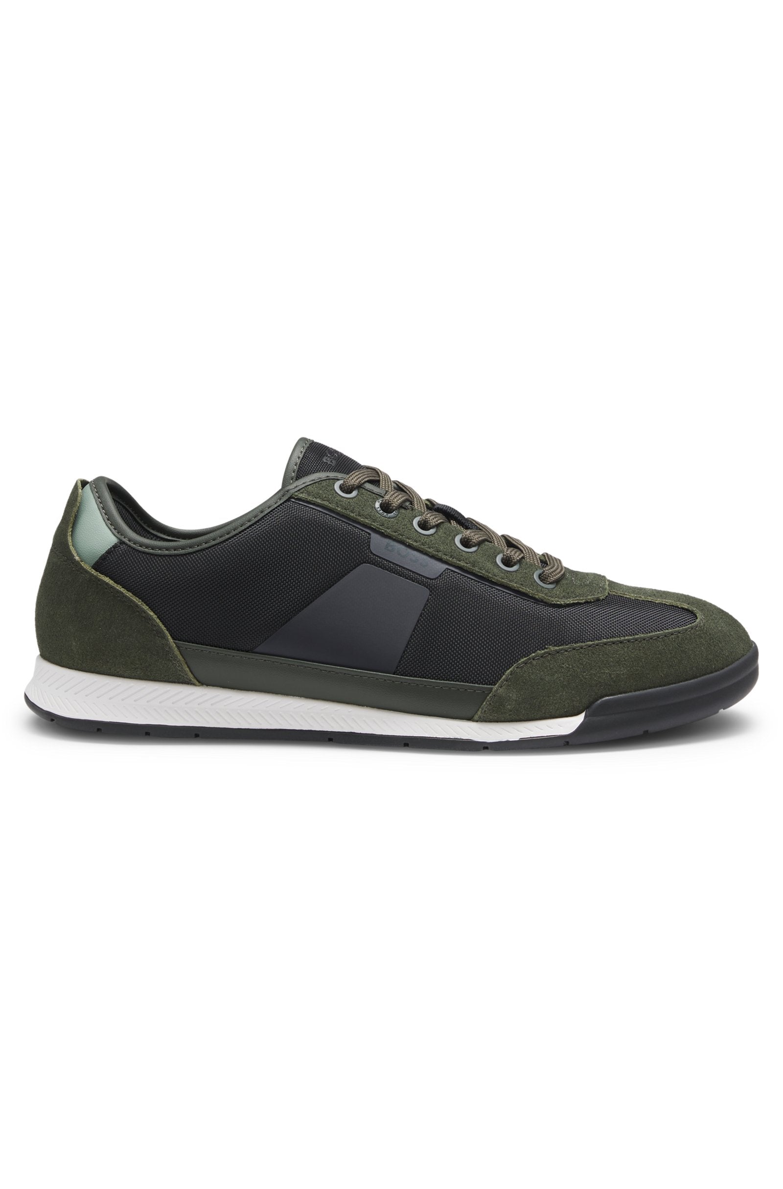 Low-top trainers with structured trims