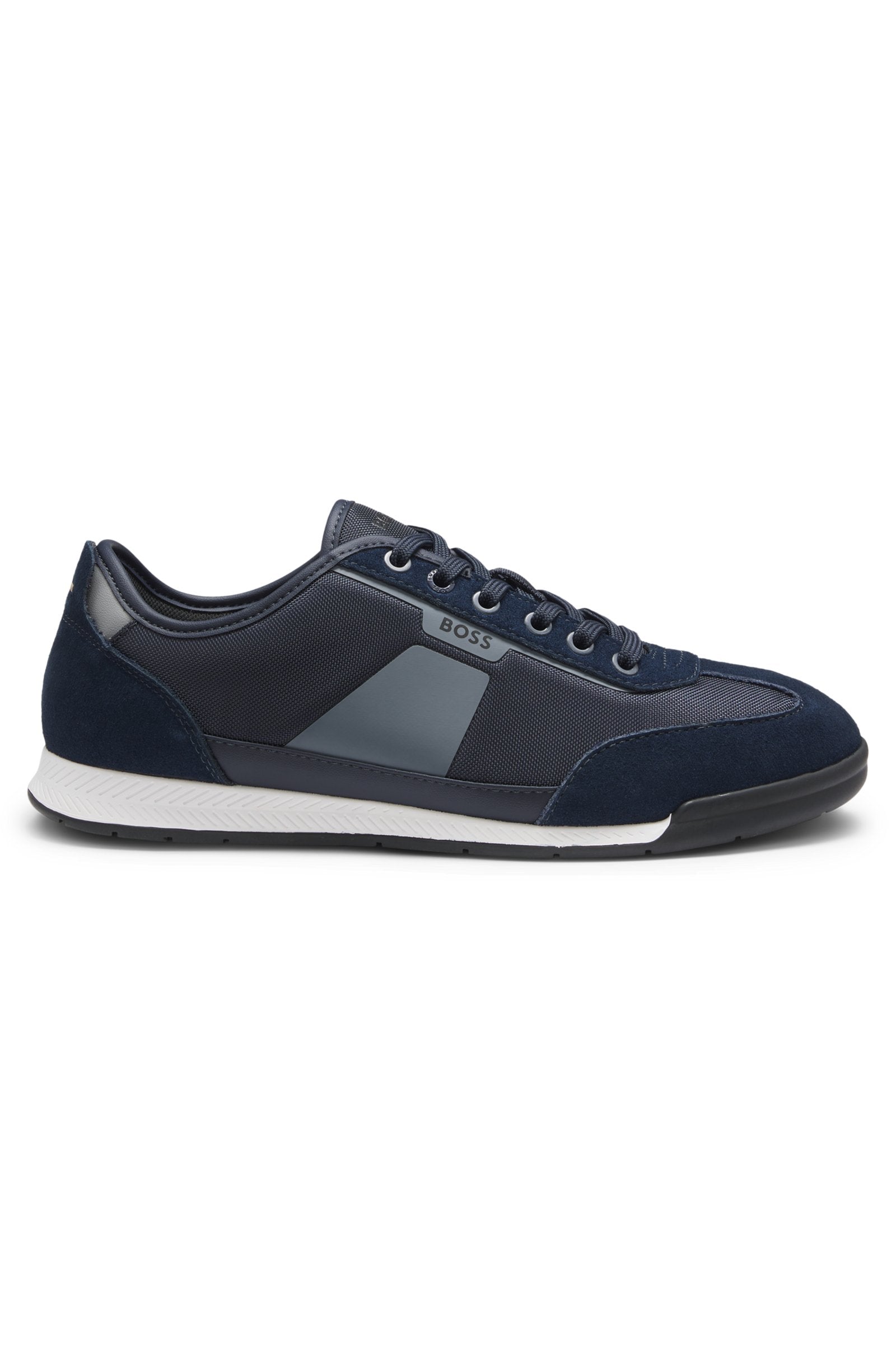 Low-top trainers with structured trims
