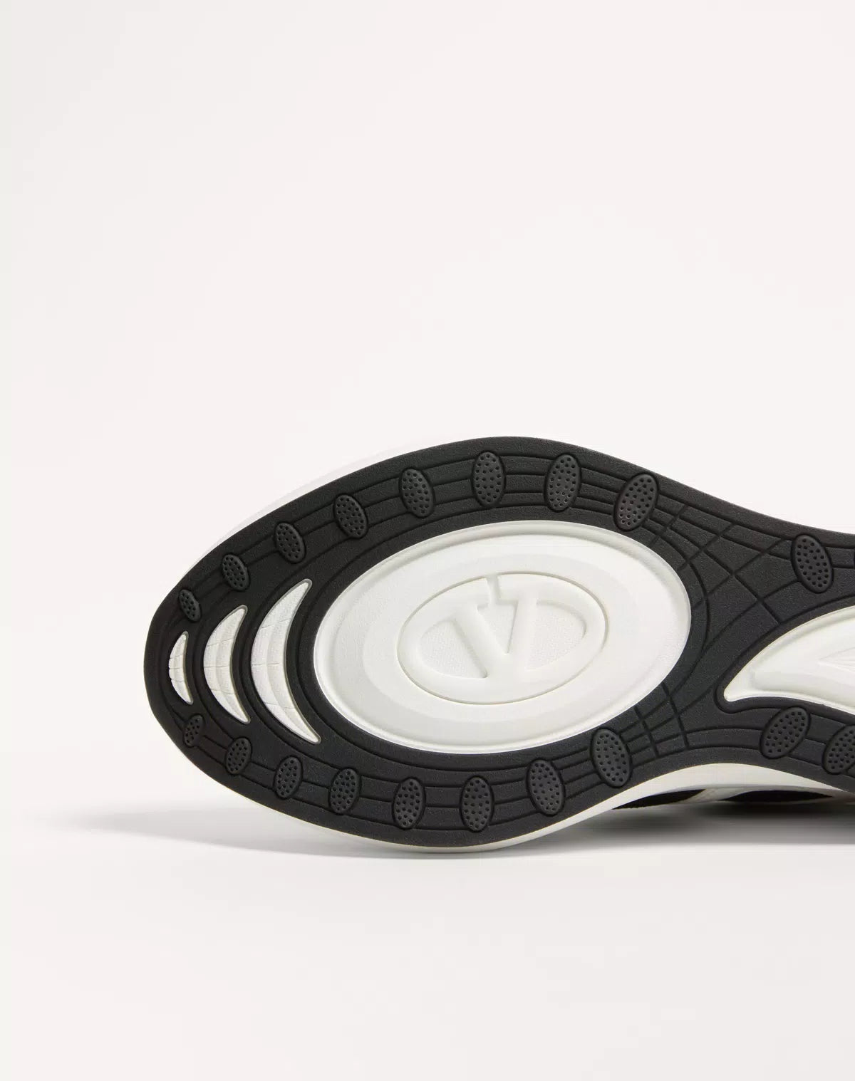 Vlogo easyjog low-top sneaker in calfskin and fabric
