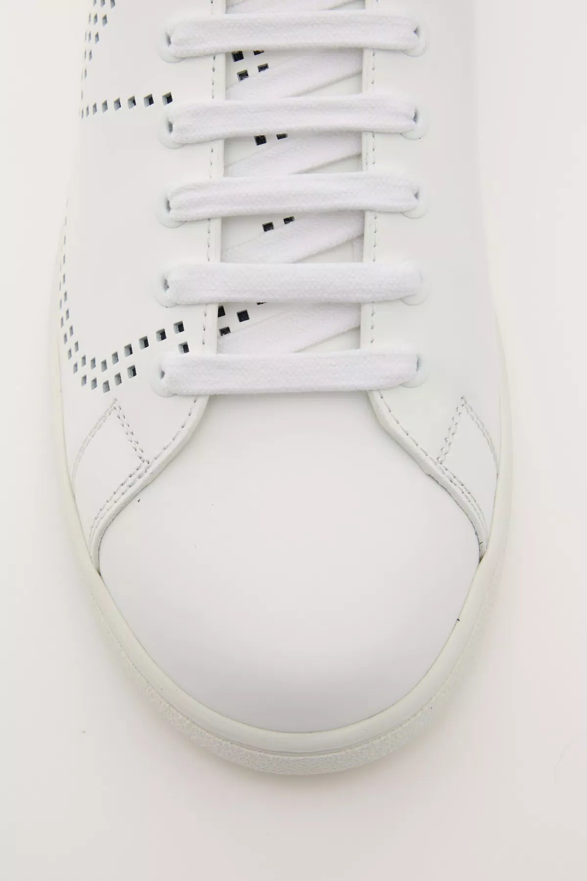 Backnet calfskin trainer
