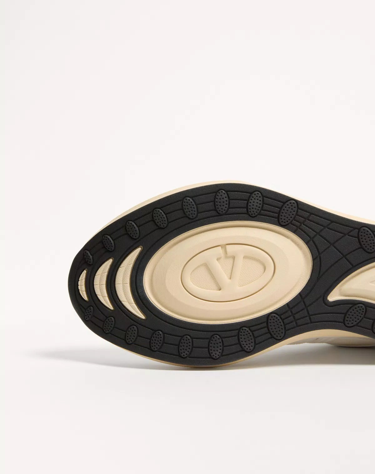 Vlogo easyjog low-top sneaker in calfskin and fabric