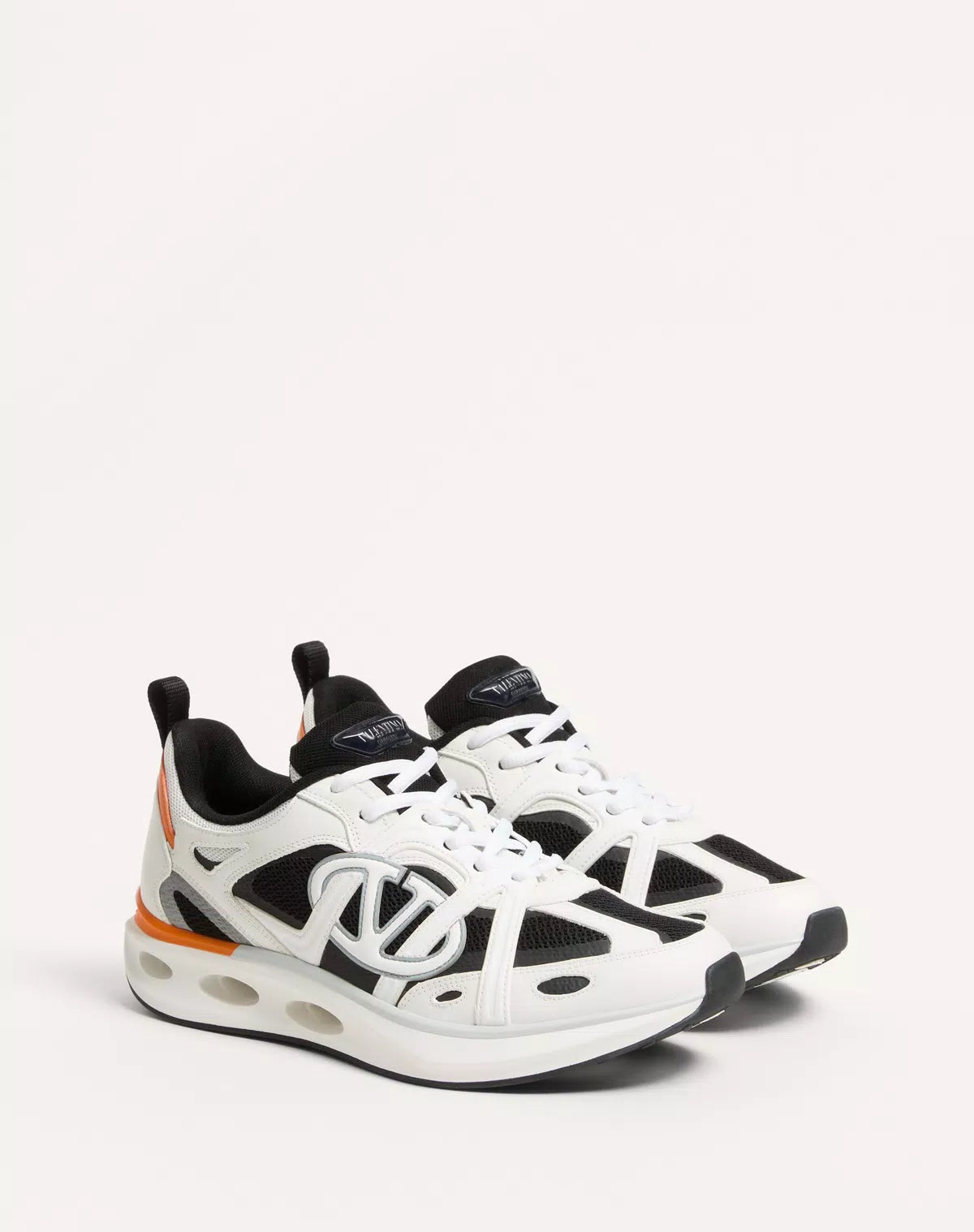 Vlogo easyjog low-top sneaker in calfskin and fabric