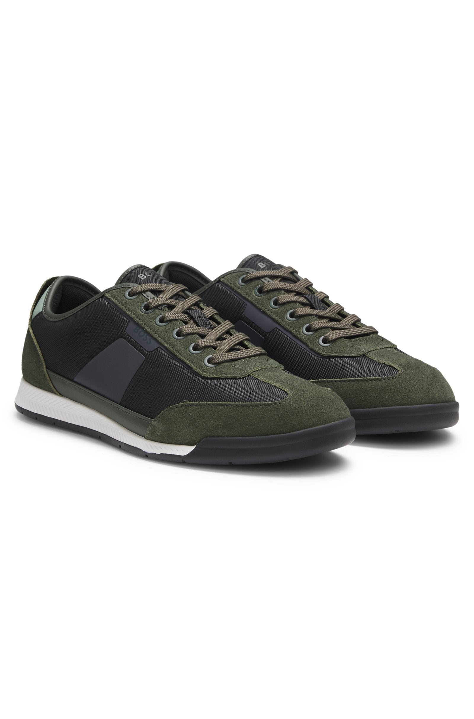 Low-top trainers with structured trims