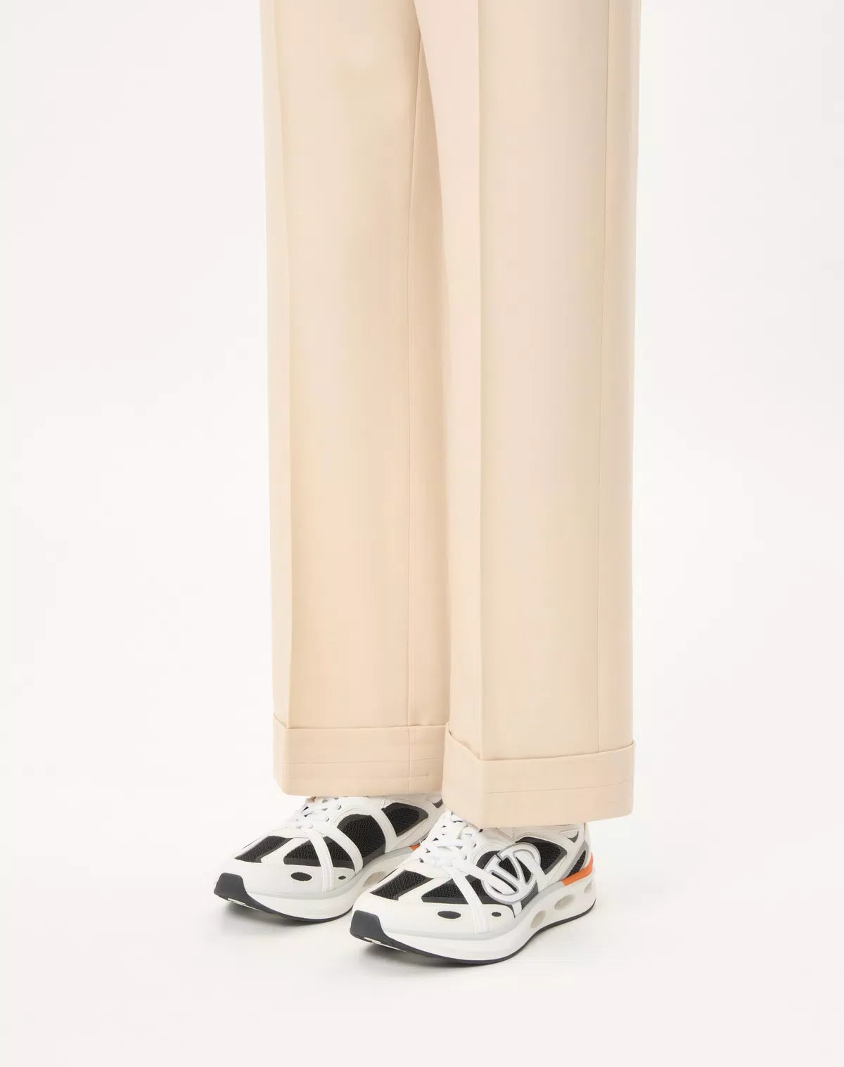 Vlogo easyjog low-top sneaker in calfskin and fabric