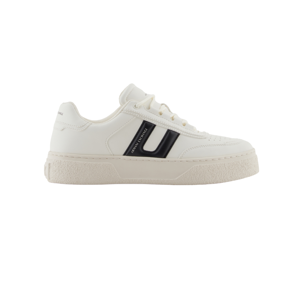 Sneakers with side detail