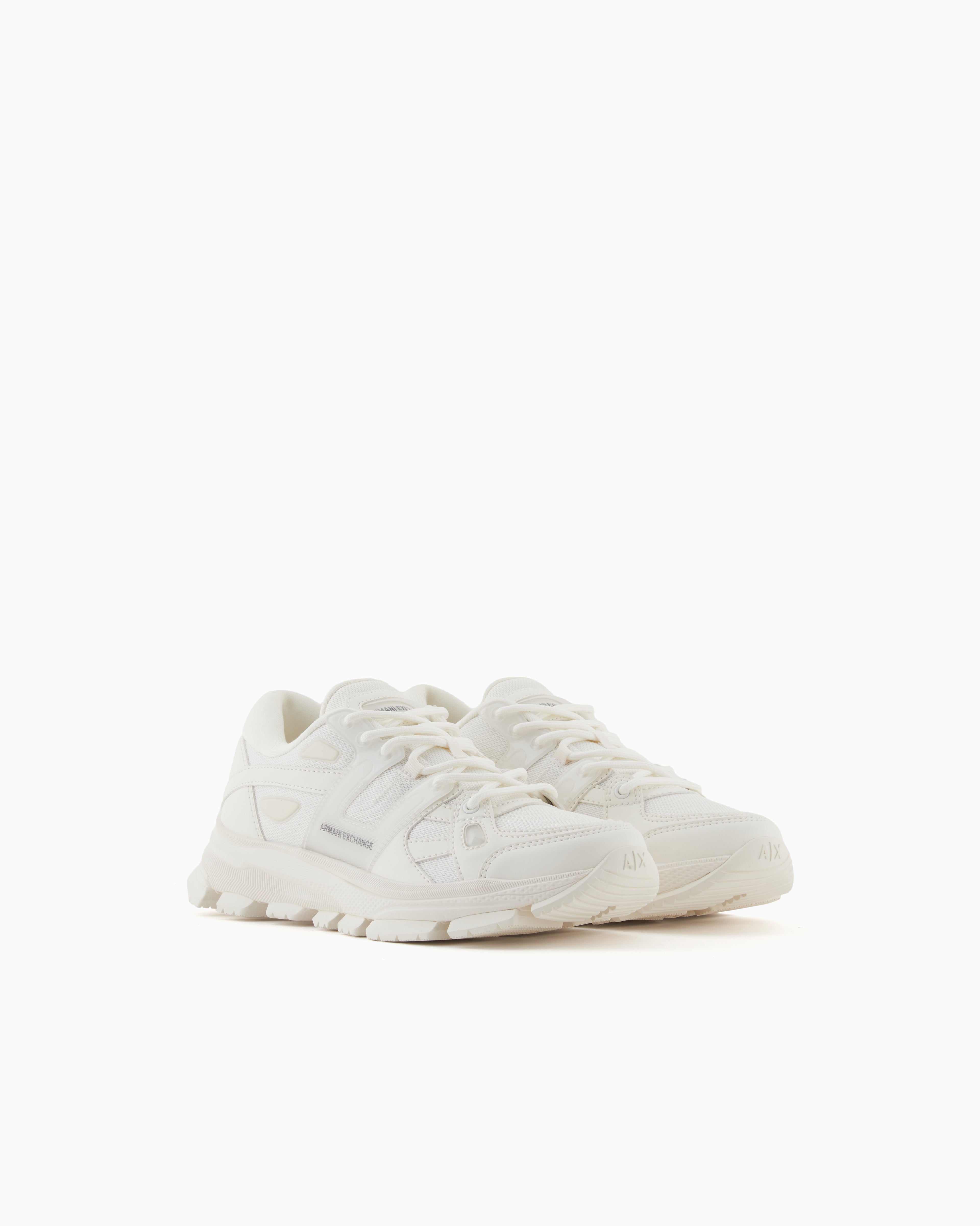 Sneakers with contrasting details