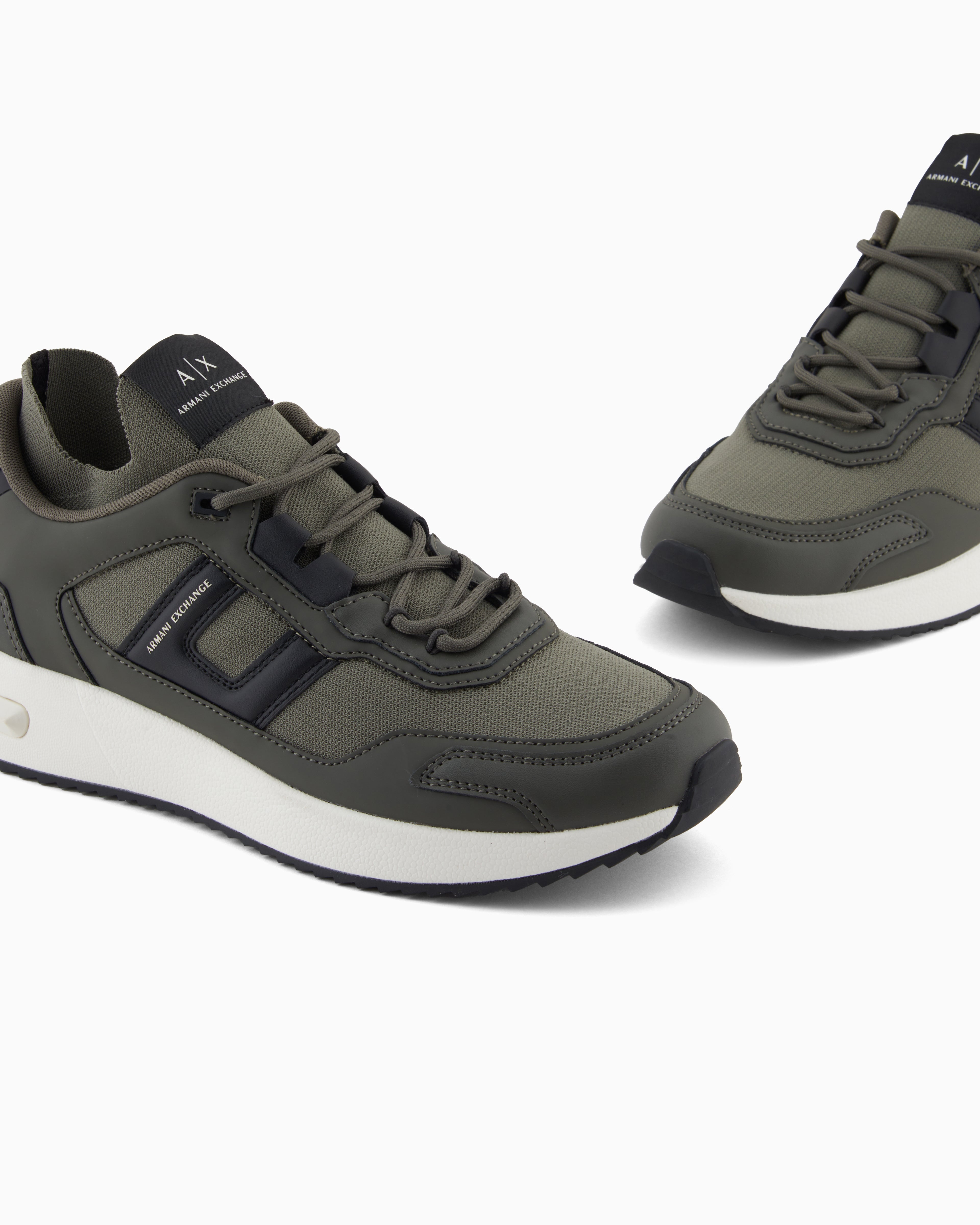 Sneakers with contrasting details