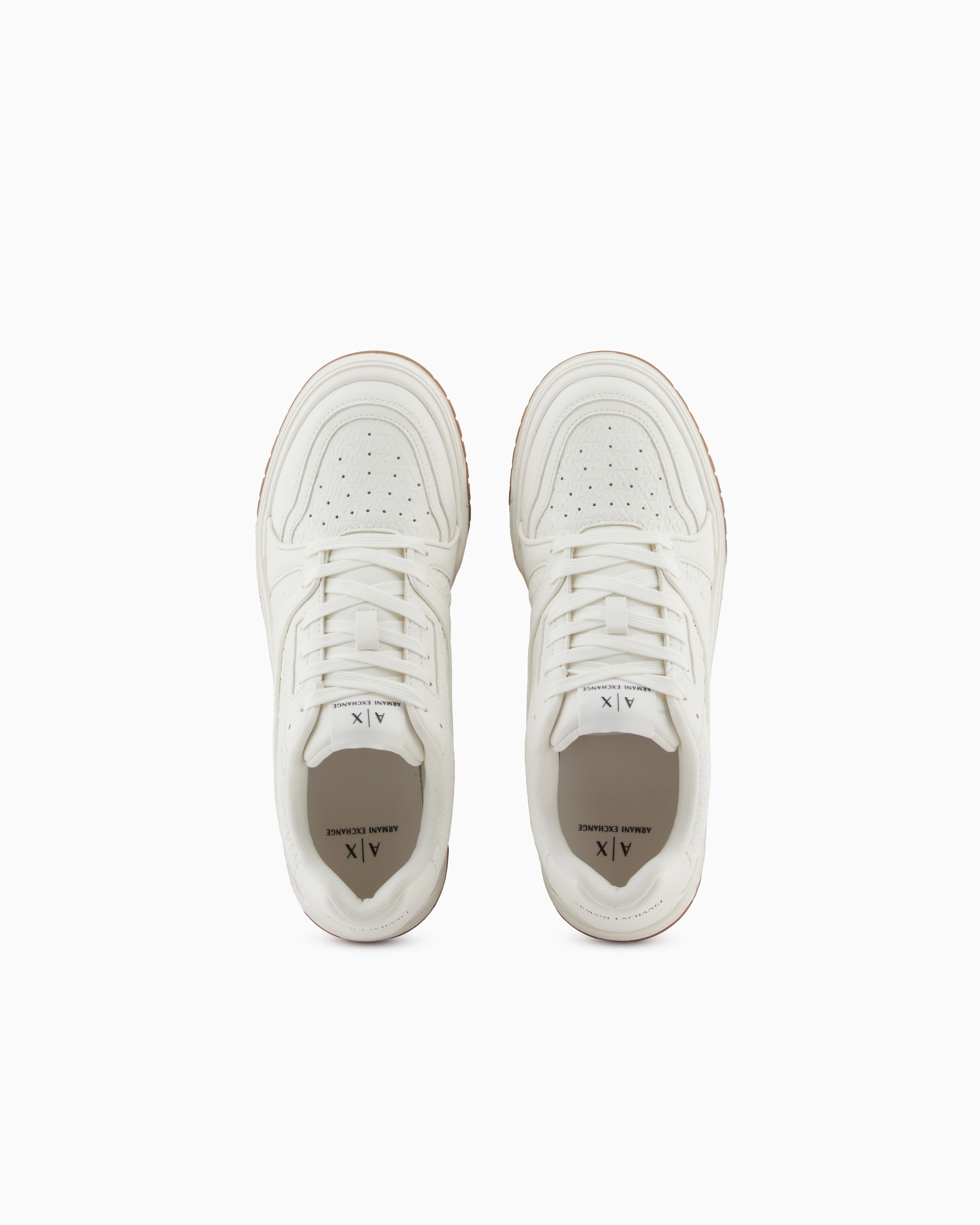 Sneakers with contrasting inserts