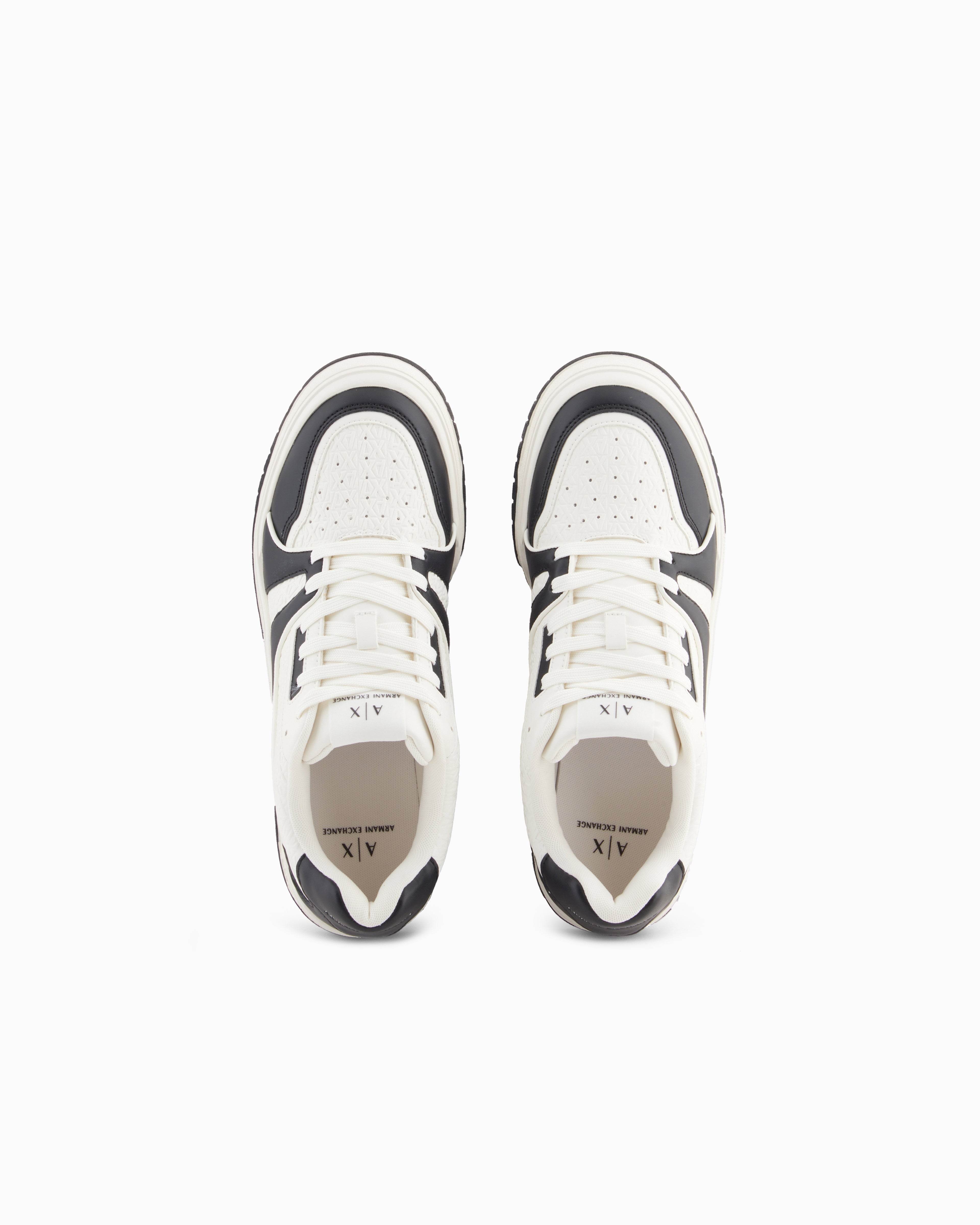 Sneakers with contrasting inserts