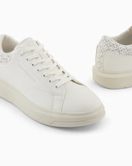 Sneakers with detail on the back